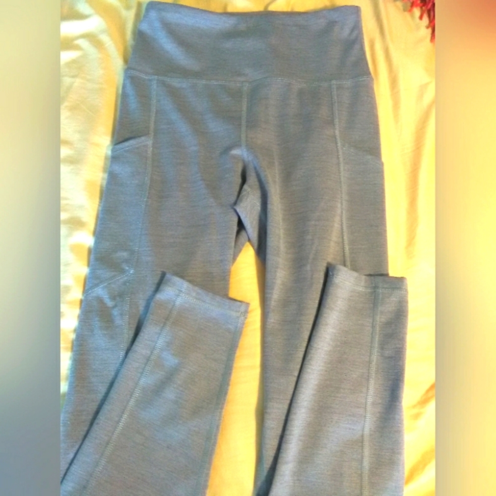 BNWOT LEGGINGS BY AMERICAN EAGLES SZ. MED POCKETS HIGH WAIST GREY